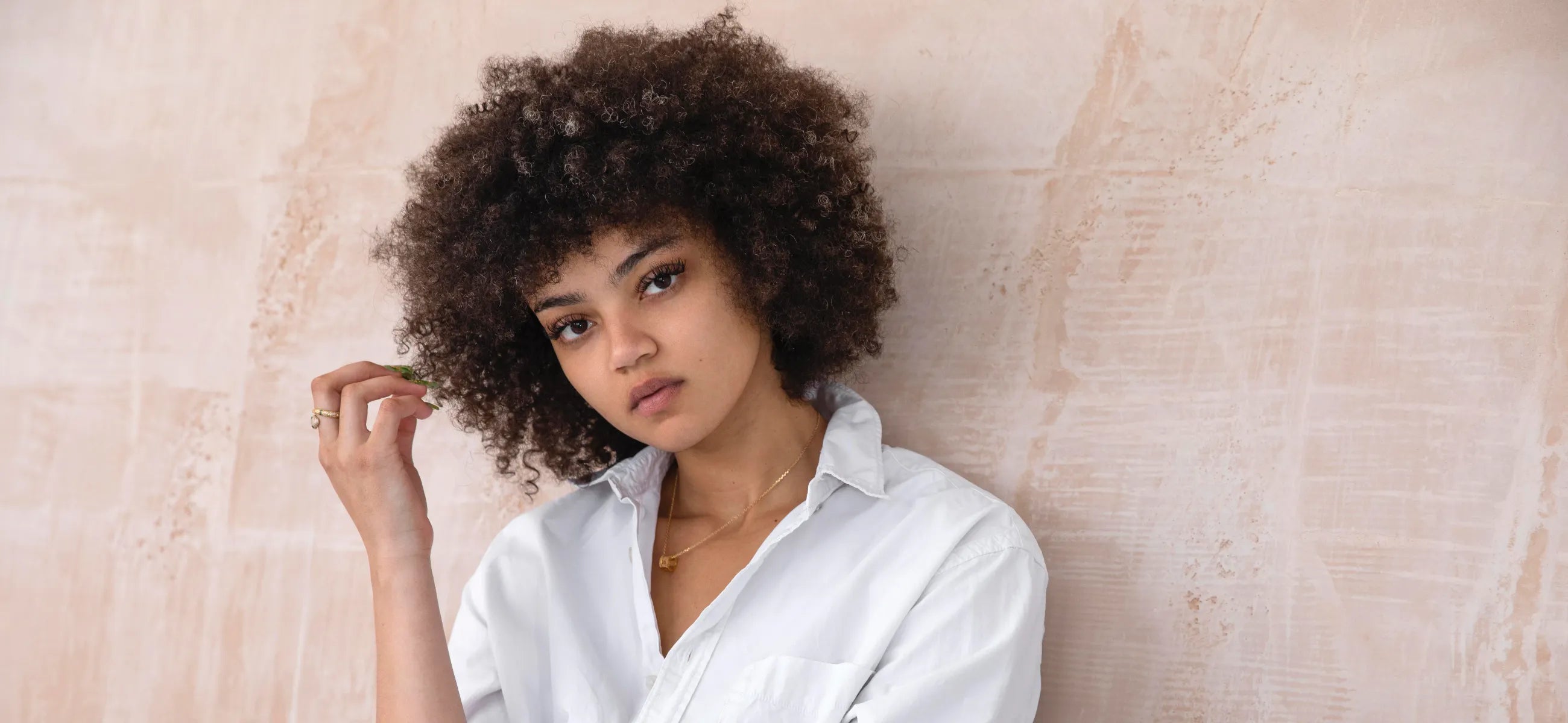 A comprehensive guide to air dry curly hair without frizz